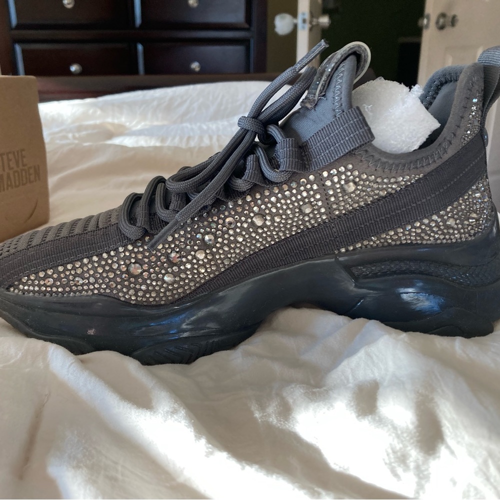 Steve Madden Maxima Charcoal 7.5 rhinestone sneakers